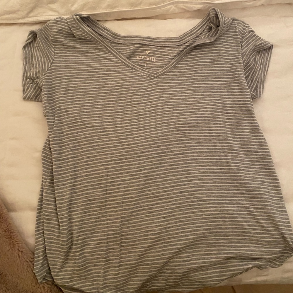 grey american eagle tee!